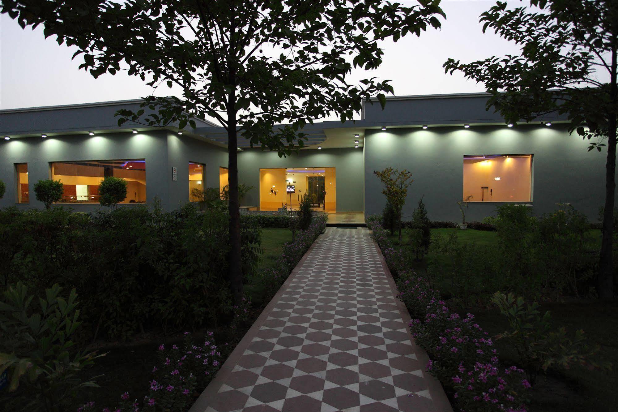 Shri Radha Brij Vasundhara Resort & Spa Govardhan Extérieur photo
